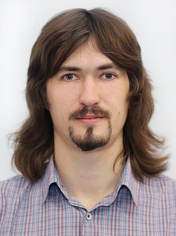 Имею опыт работы в IT-сфере: занимал позиции инженера‑программиста в АО «НИИПМ» и ведущего разработчика в «ОМК‑ИТ». С Newton 2018 года совмещаю практическую деятельность с преподаванием в академии.